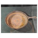 Lodge cast iron frying pan