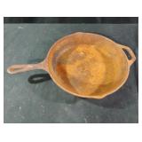 Lodge cast iron frying pan