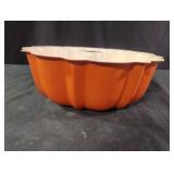 Bundt cake pan