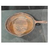 Cast iron frying pan