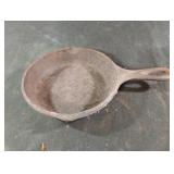 Lodge cast iron frying pan