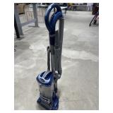 Shark Navigator Lift-Away Deluxe (powers on)