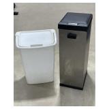 2 Trashcans