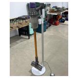 Dyson Vacuum Cleaner w/ Charging Stand (powers on)