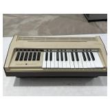 GE Electric Keyboard (powers on)