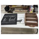 Wooden Hanging Shelf / Deco Pictures