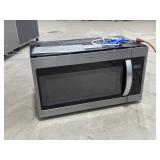 Whirlpool Above Range Microwave (powers on)