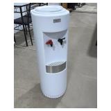 Whirlpool Water Dispenser (powers on)