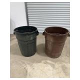 2 Trashcans