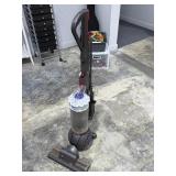 Dyson Slim Ball Vacuum Cleaner (powers on)