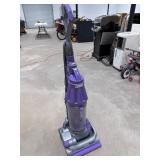 Dyson DC07 Animal Vacuum Cleaner (powers on)