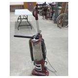Shark Navigator Vacuum Cleaner (powers on)