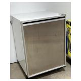 Sub Zero Mini Fridge (doesnï¿½t cool) (powers on)