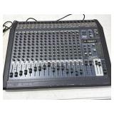 Peavy RQ 2318 Mixer Board (powers on)