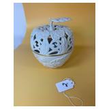 37:2 Lenox Apple Trinket Box