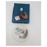 8A:5 Fenton Handpainted Christmas Plate 1992