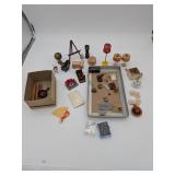 16:3 Misc Dollhouse & Other Miniatures