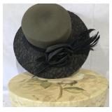 HAT - BROWN FELT, BLACK LACE, FLOWER & FEATHERS