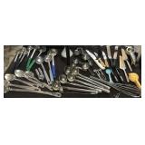 LOT OF 32 KITCHEN UTENSILS - SEE PICTURES