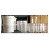 LOT OF 18 PLASTIC FOOD STORAGE CONTAINERS