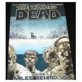 THE WALKING DEAD VOLUME 2: MILES BEHIND US -2005