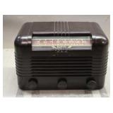 Vintage 'Radiola'  RCA 76ZX11 tabletop radio