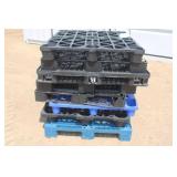 (8) Poly Pallets