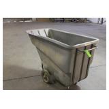Rubbermaid 1 Cubic Yard Tilt Truck Dolly