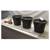 (3) Grain Buckets, Water Pan & Fencer w/Fuses