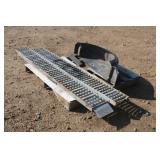Set Of 6' Metal Ramps & Plastic Trailer Fender
