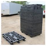 (32) Poly Pallets w/ Bottom Supports