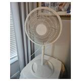 Galaxy White Plastic Oscillating Pedestal Fan
