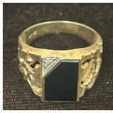 10kt Gold Menï¿½s Ring sz. 10. Nugget look w/ black.