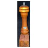 Wood Outhouse S&P Set & Pepper Mill