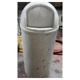 Rubbermaid Composite Trash Can w/Lid