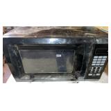 WalMart 700 Watt Microwave, Works!