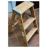 Wood 2-Step Ladder