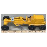 Vintage MFD 9106 Cast Toy Road Scraper Toy USA