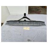 New Rubbermaid Commercial Push-to-Center Broom