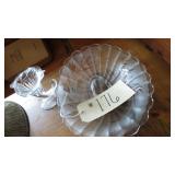 2 VINTAGE MATCHING GLASS PCS