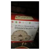 NEW 16 PC DINNERWARE CHRISTMAS SET