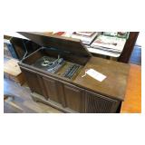 VINTAGE GE  STEREO/ RECORD PLAYER-UNTESTED