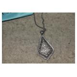 Kendra Scott Aiden Filigree Pendant Necklace & Bag