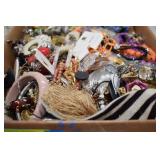 11 Lbs 5.7 Oz Of Costume Jewelry - Some Is For