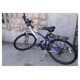 Giant Boulder SE Womens Moutain Bike, Shimano