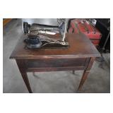 Vtg. Singer Sewing Machine In Vintage Cabinet,See