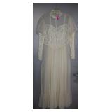 Gorgeous Vintage Lace Kickernick Pegnoir Set -