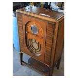 Antique RCA Victor 222 Radio Council