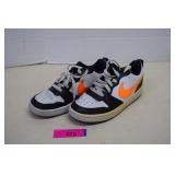 Youth Nike Tennis Shoes Size 3.5