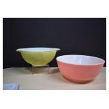 Vintage Colored Pyrex,4qt. & 2.5qt. Mixing Bowls